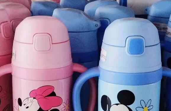 兒童吸管清洗：如何利用工具清洗兒童吸管杯